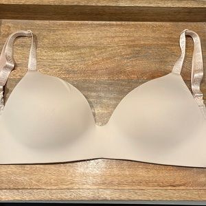 Victorias Secret Wireless Bra 32DD